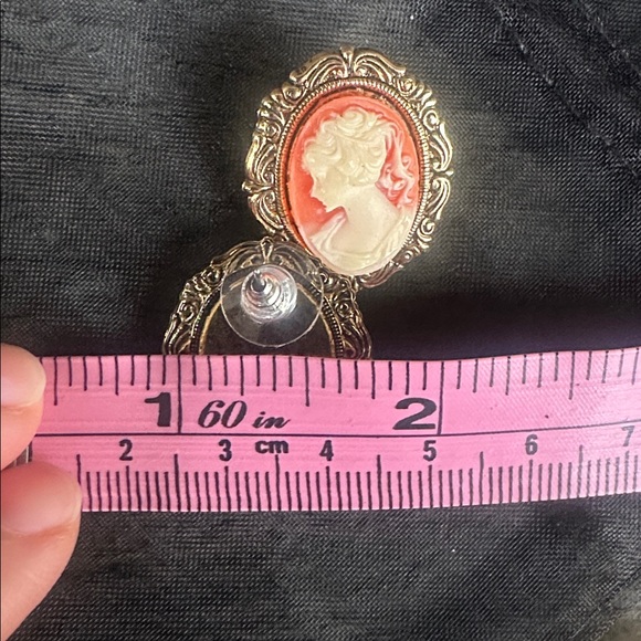 Elegant Gold and Cameo Earrings Set - Picture 5 of 13